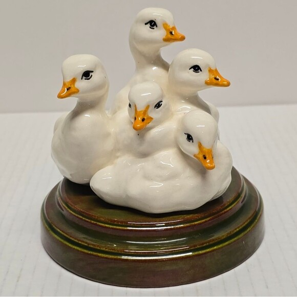 Vintage Ceramic baby ducks figurine Signed - Picture 2 of 9